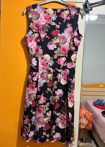 Çiçek Desenli Pileli Midi Elbise - Görsel 2