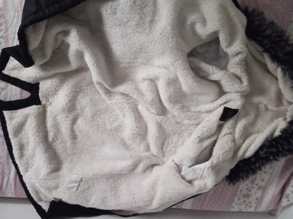 Siyah Kürklü Kapüşonlu Kadın Kışlık Mont - Görsel 3