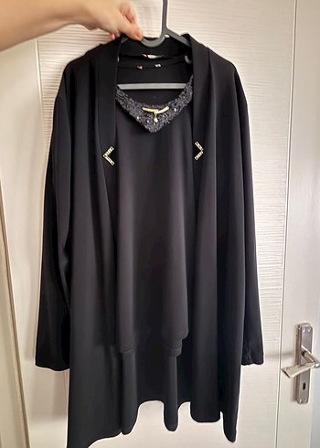 Zincir Detaylı Siyah V Yaka Uzun Kollu Bluz - Görsel 7