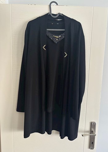 Zincir Detaylı Siyah V Yaka Uzun Kollu Bluz - Görsel 8