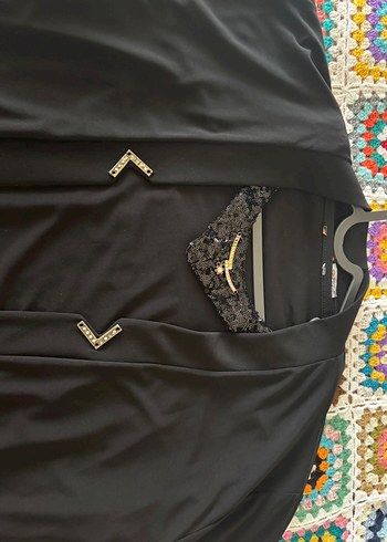 Zincir Detaylı Siyah V Yaka Uzun Kollu Bluz - Görsel 2