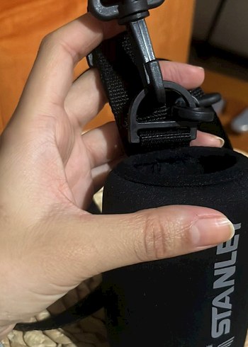 Stanley Siyah Neopren Termos Kılıfı ve Omuz Askısı - Görsel 2