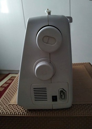 Beyaz Dikiş Makinesi - Görsel 3