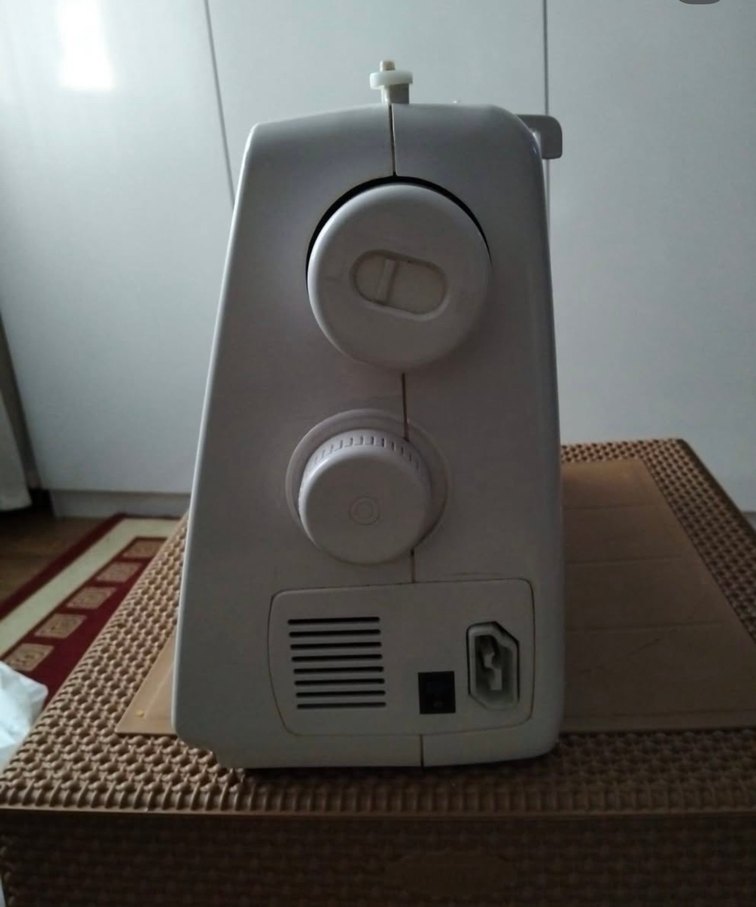 Beyaz Dikiş Makinesi - Görsel 3