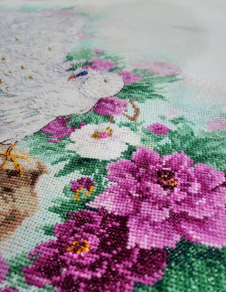 Beyaz Tavus Kuşu ve Çiçek Desenli Nakış - Görsel 4