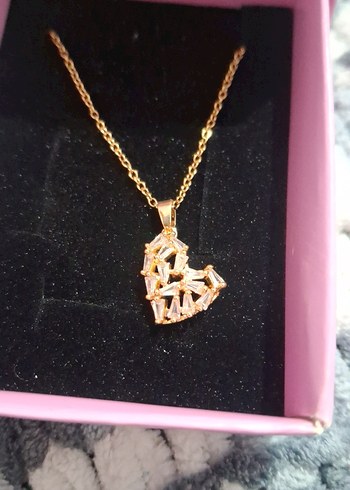 Altın Renk Zincir Detaylı kalpli Kolye - Görsel 2