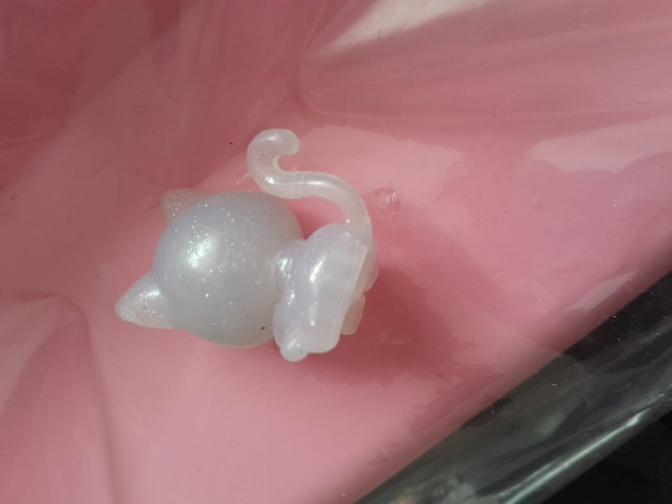 Pastel Beyaz Parlak Kedi Figürü - Görsel 2