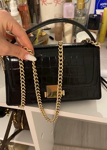 Zincir Detaylı Siyah Deri Yılan Desenli Çanta - Görsel 2