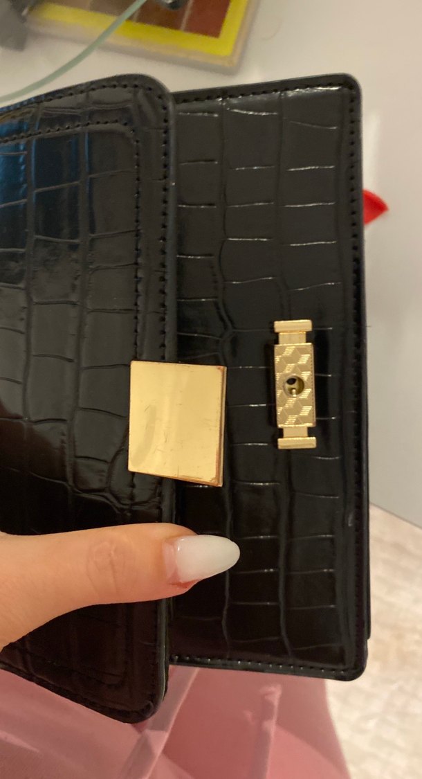 Zincir Detaylı Siyah Deri Yılan Desenli Çanta - Görsel 4