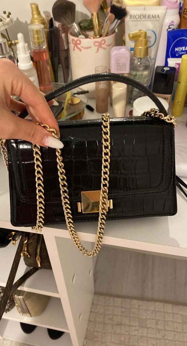 Zincir Detaylı Siyah Deri Yılan Desenli Çanta - Görsel 2