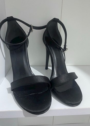 Siyah Yılan Desenli Tokalı İnce Topuklu Kadın Ayakkabı - Görsel 2