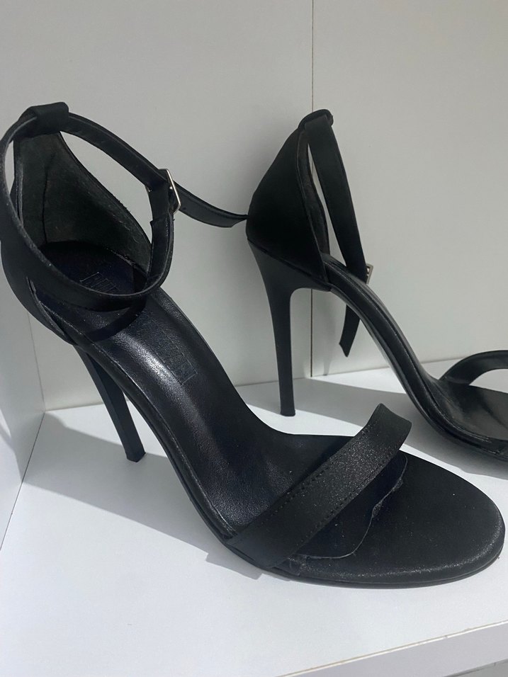 Siyah Yılan Desenli Tokalı İnce Topuklu Kadın Ayakkabı - Görsel 3