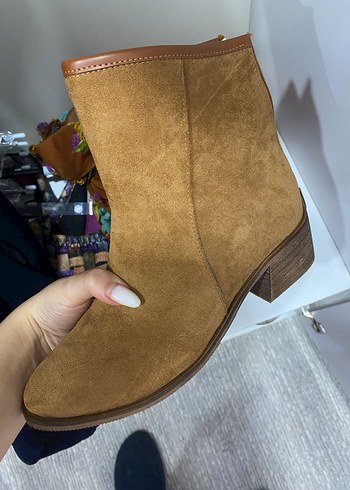 Kahverengi Süet Tokalı Kadın Bot - Görsel 2