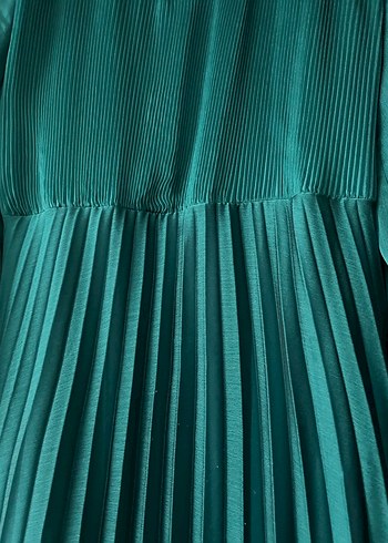 Yeşil Pileli Uzun Kollu Uzun Elbise - Görsel 2