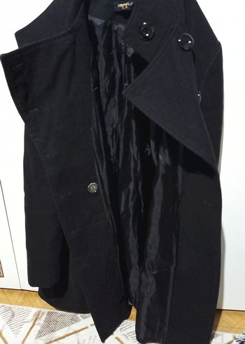 Siyah Düğmeli Kışlık Kaban - Görsel 2