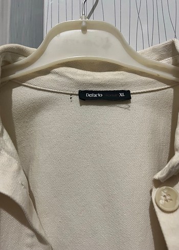 Düğmeli Beyaz Kot Salaş Gömlek - Görsel 2