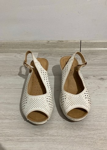 Beyaz Kadın Dolgu Topuklu Sandalet - Görsel 2