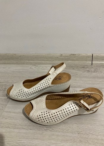 Beyaz Kadın Dolgu Topuklu Sandalet - Görsel 3