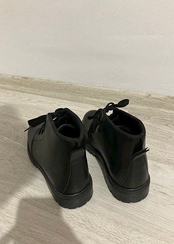 LCW Siyah Bağcıklı Goth Tarzı Kadın Bot - Görsel 4