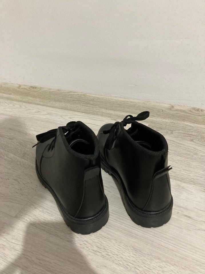 LCW Siyah Bağcıklı Goth Tarzı Kadın Bot - Görsel 4