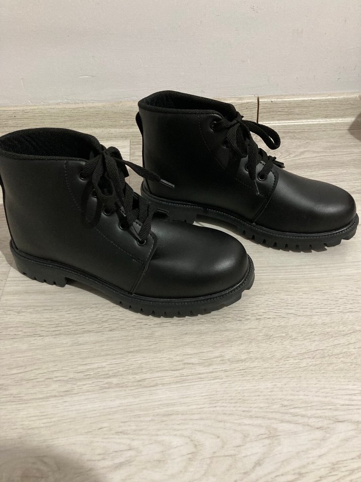 LCW Siyah Bağcıklı Goth Tarzı Kadın Bot - Görsel 3