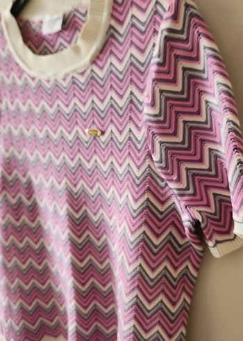 Pembe - Lila - Ekru Renkte Dalgalı Kısa Kollu Kadın Triko - Görsel 3