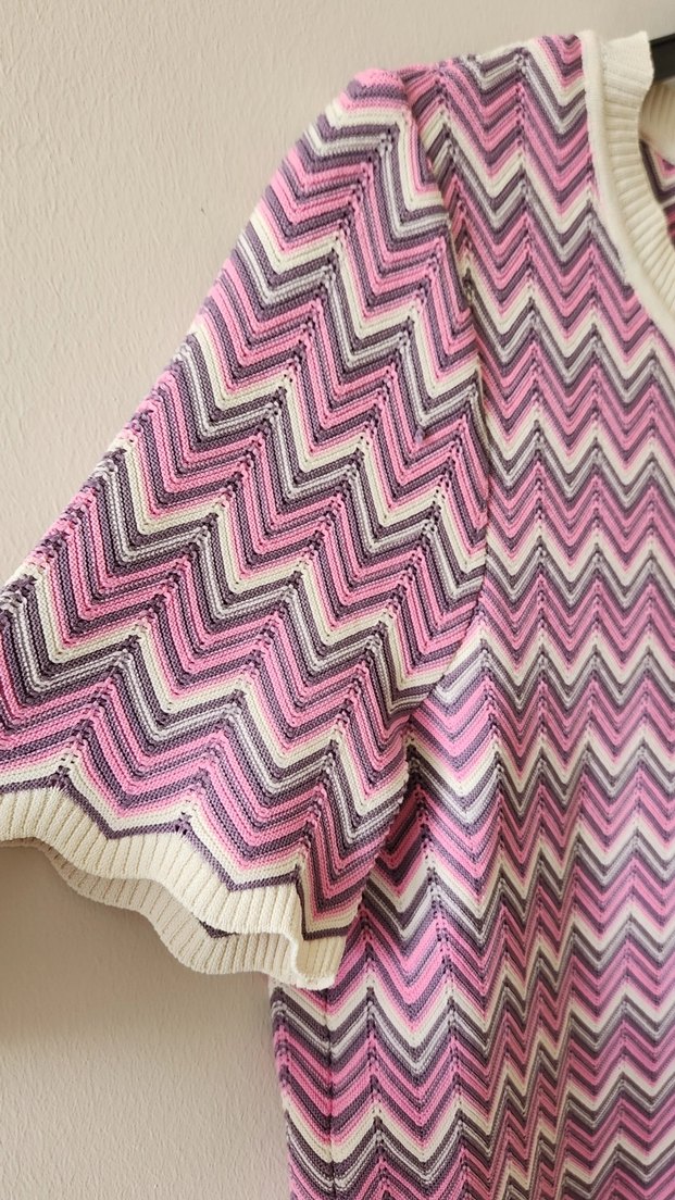 Pembe - Lila - Ekru Renkte Dalgalı Kısa Kollu Kadın Triko - Görsel 2