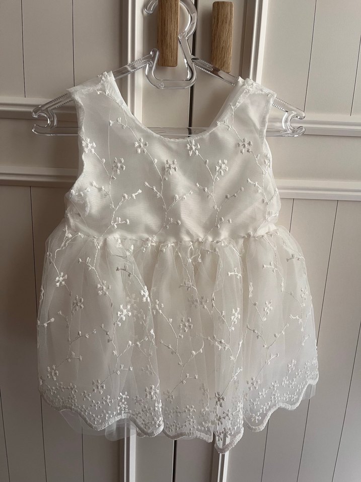 Kız Çocuk Beyaz Nakışlı Fiyonklu Elbise - Görsel 2