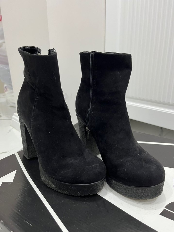 Siyah Süet Platform Topuklu Kadın Bot - Görsel 2