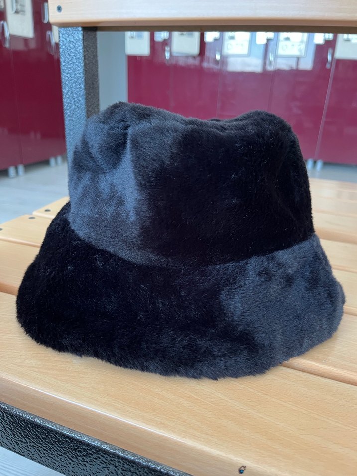 Kadın Siyah Kürk Detaylı Şapka - Görsel 5