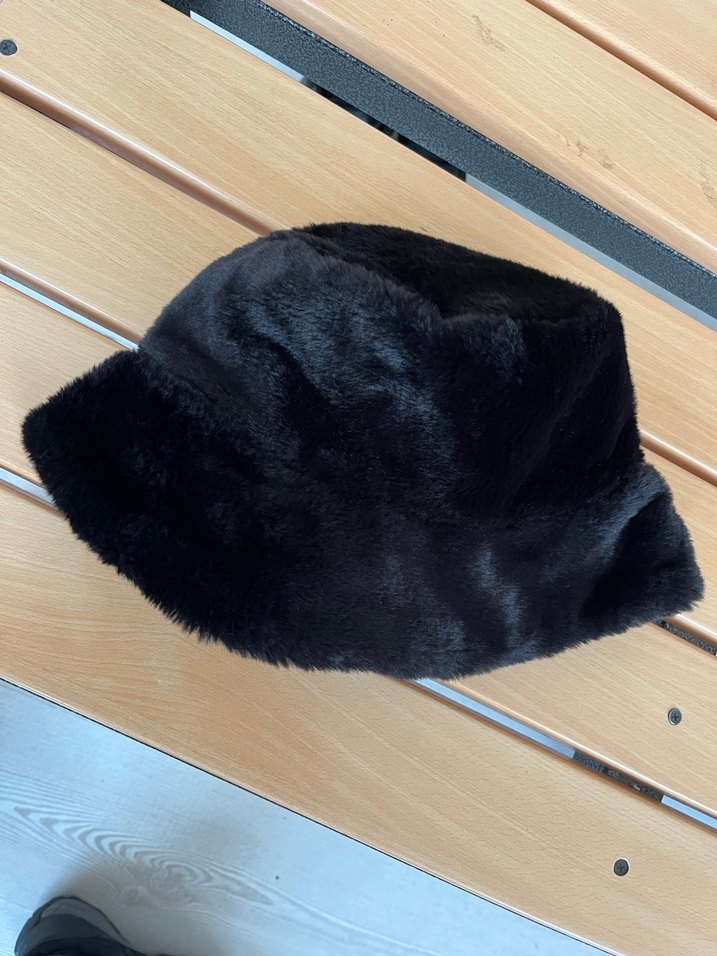 Kadın Siyah Kürk Detaylı Şapka - Görsel 4