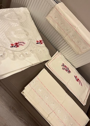 El nakışlı  Beyaz pike takımı - Görsel 3