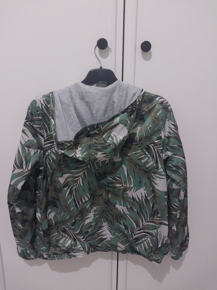 kız çocuk kapüşonlu Yeşil Desenli yağmurluk - Görsel 2