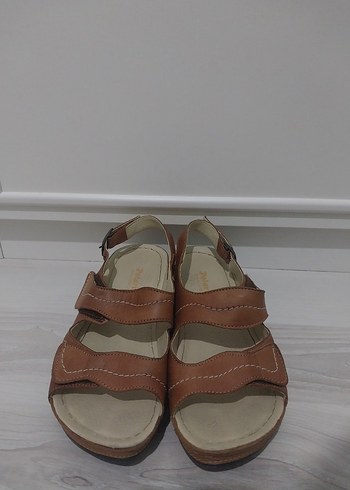 Bej Deri Kadın Dolgu Topuklu Sandalet - Görsel 3