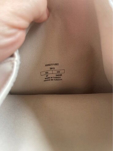 37 Beden Stradivarius çizme