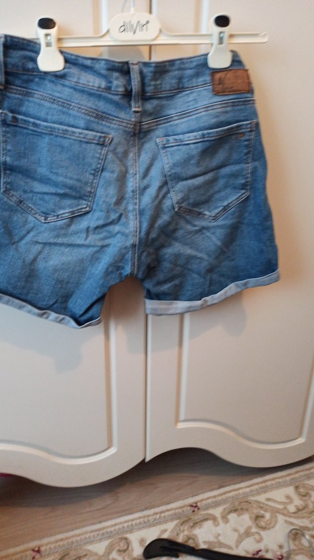 Kadın Mavi Bol Kesim Denim Mini Şort - Görsel 4