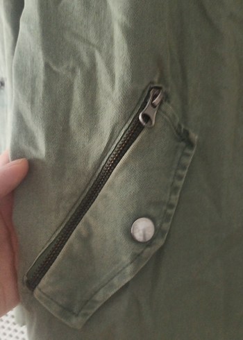 Düğmeli Uzun Yeşil Kadın Yağmurluk - Görsel 2