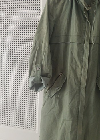 Düğmeli Uzun Yeşil Kadın Yağmurluk - Görsel 3