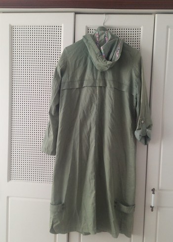 Düğmeli Uzun Yeşil Kadın Yağmurluk - Görsel 4