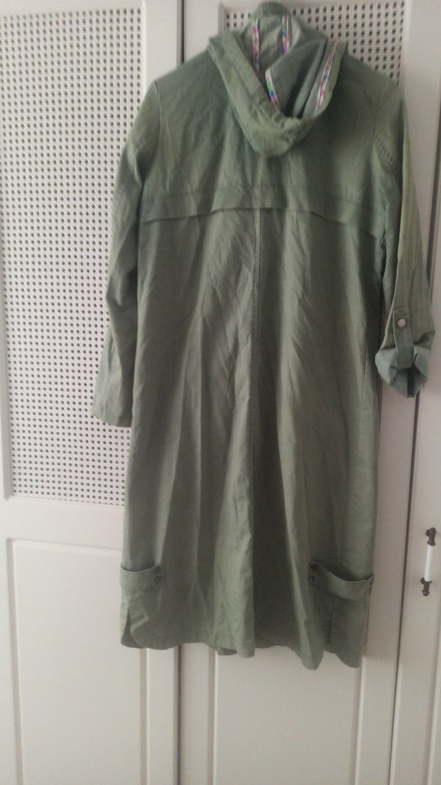 Düğmeli Uzun Yeşil Kadın Yağmurluk - Görsel 5