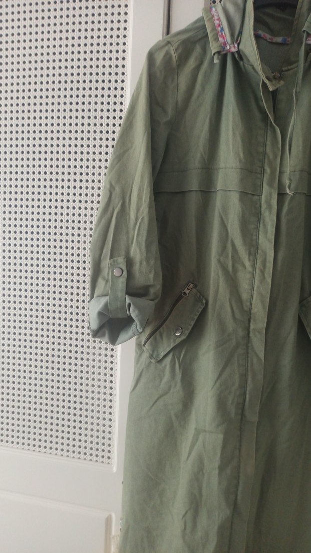 Düğmeli Uzun Yeşil Kadın Yağmurluk - Görsel 3