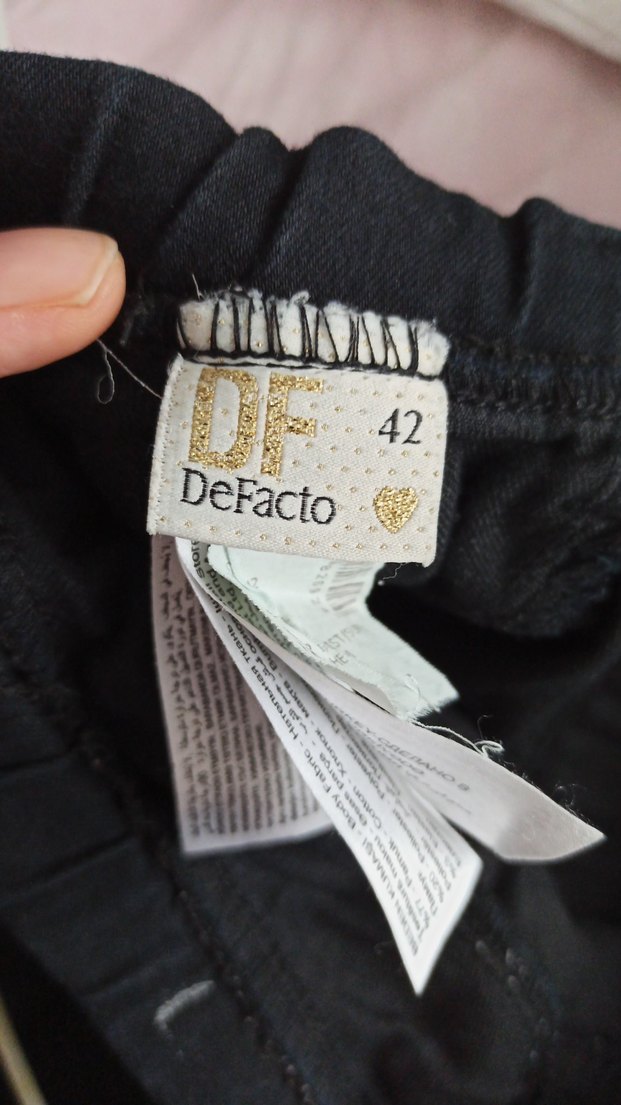 Kadın Siyah Dar Kesim Kemerli Kot Pantolon - Görsel 4