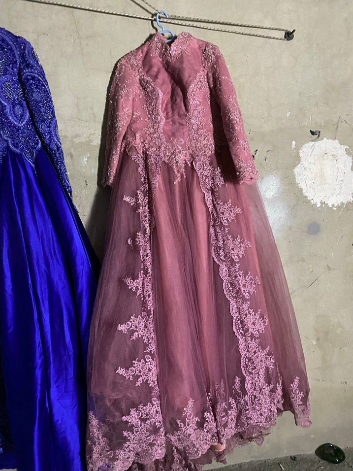 Bordo İşlemeli Drapeli Uzun Kollu Nişan Elbisesi - Görsel 2