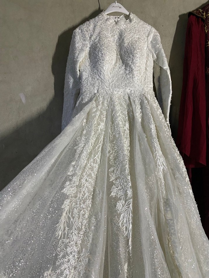 Uzun Kollu Yüksek Yakalı Prenses Gelinlik - Görsel 3