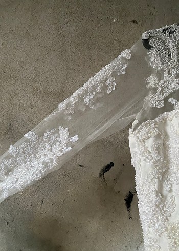 Dantel Detaylı V Yakalı Uzun Kollu Gelinlik - Görsel 2