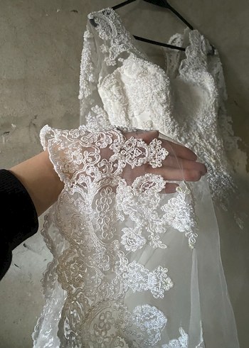 Dantel Detaylı V Yakalı Uzun Kollu Gelinlik - Görsel 4