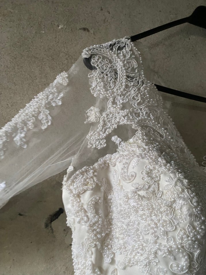 Dantel Detaylı V Yakalı Uzun Kollu Gelinlik - Görsel 3