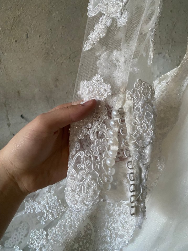 Dantel Detaylı V Yakalı Uzun Kollu Gelinlik - Görsel 5