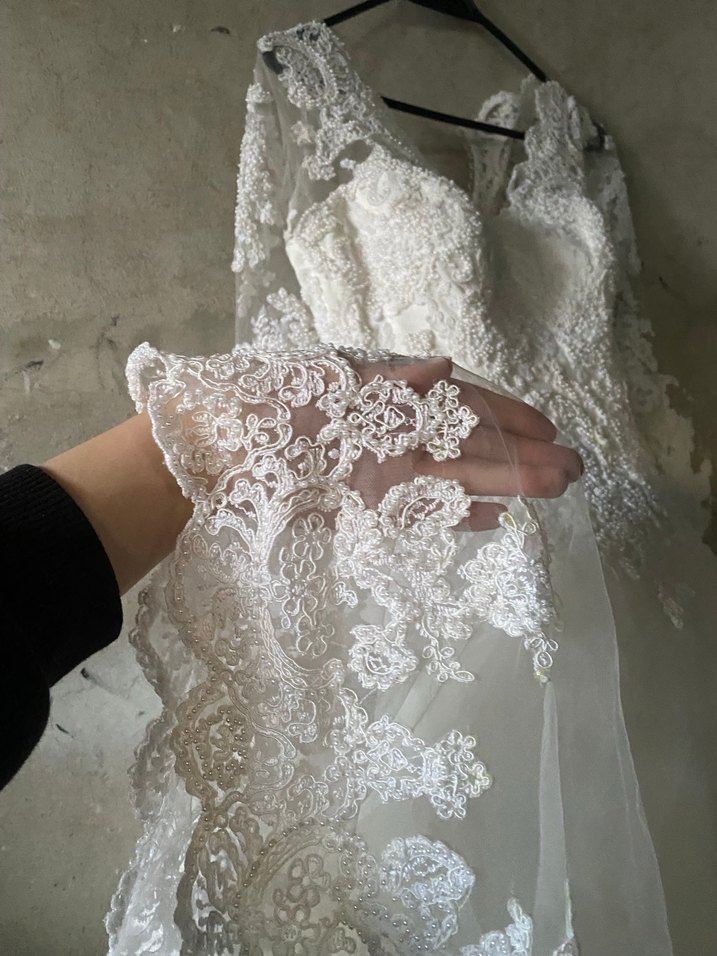 Dantel Detaylı V Yakalı Uzun Kollu Gelinlik - Görsel 4