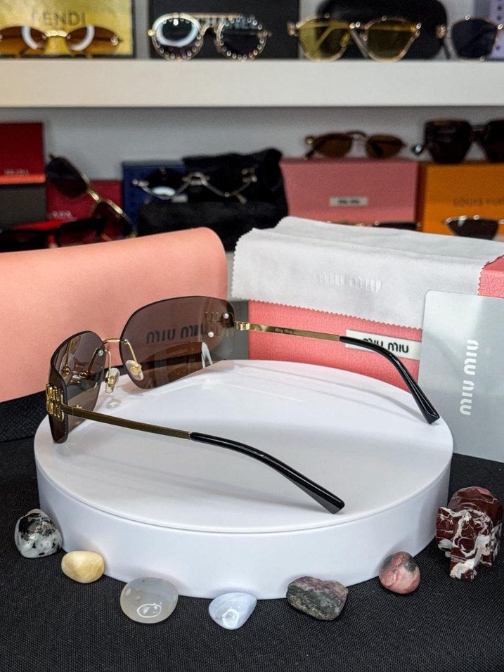 Miu Miu Kahverengi Minimalist Kadın Güneş Gözlüğü - Görsel 2